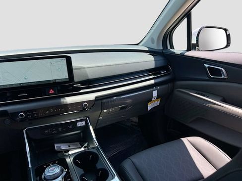 New 2026 Kia Carnival EX FWD image 24