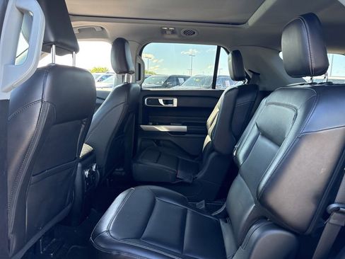 Used 2022 Ford Explorer XLT w/ Equipment Group 202A AWD/4WD image 14