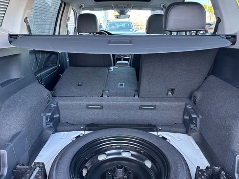 Used 2022 Volkswagen Tiguan SE w/ Panoramic Sunroof Package image 15