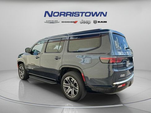 Used 2023 Jeep Wagoneer 4WD w/ Premium Group I image 5