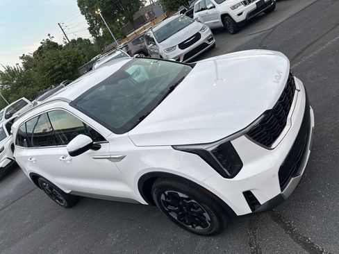 Used 2024 Kia Sorento S image 17