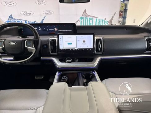 Certified 2025 Ford Expedition Platinum w/ Driver's Package AWD/4WD image 22