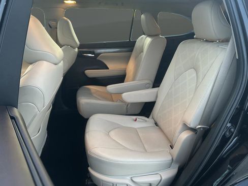 Used 2020 Toyota Highlander Platinum image 29