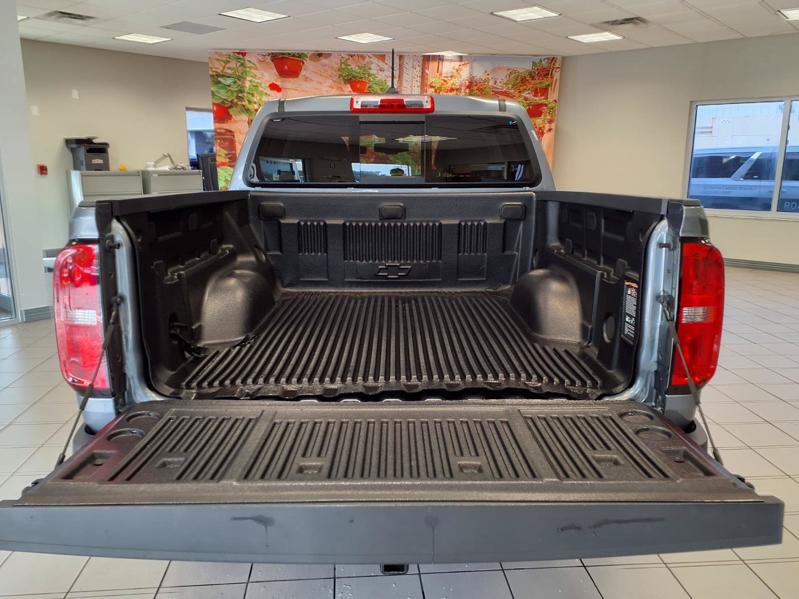 Used 2022 Chevrolet Colorado Z71 AWD/4WD image 16