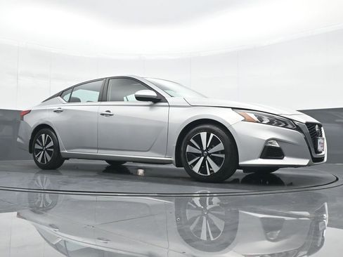 Used 2022 Nissan Altima 2.5 SV image 23