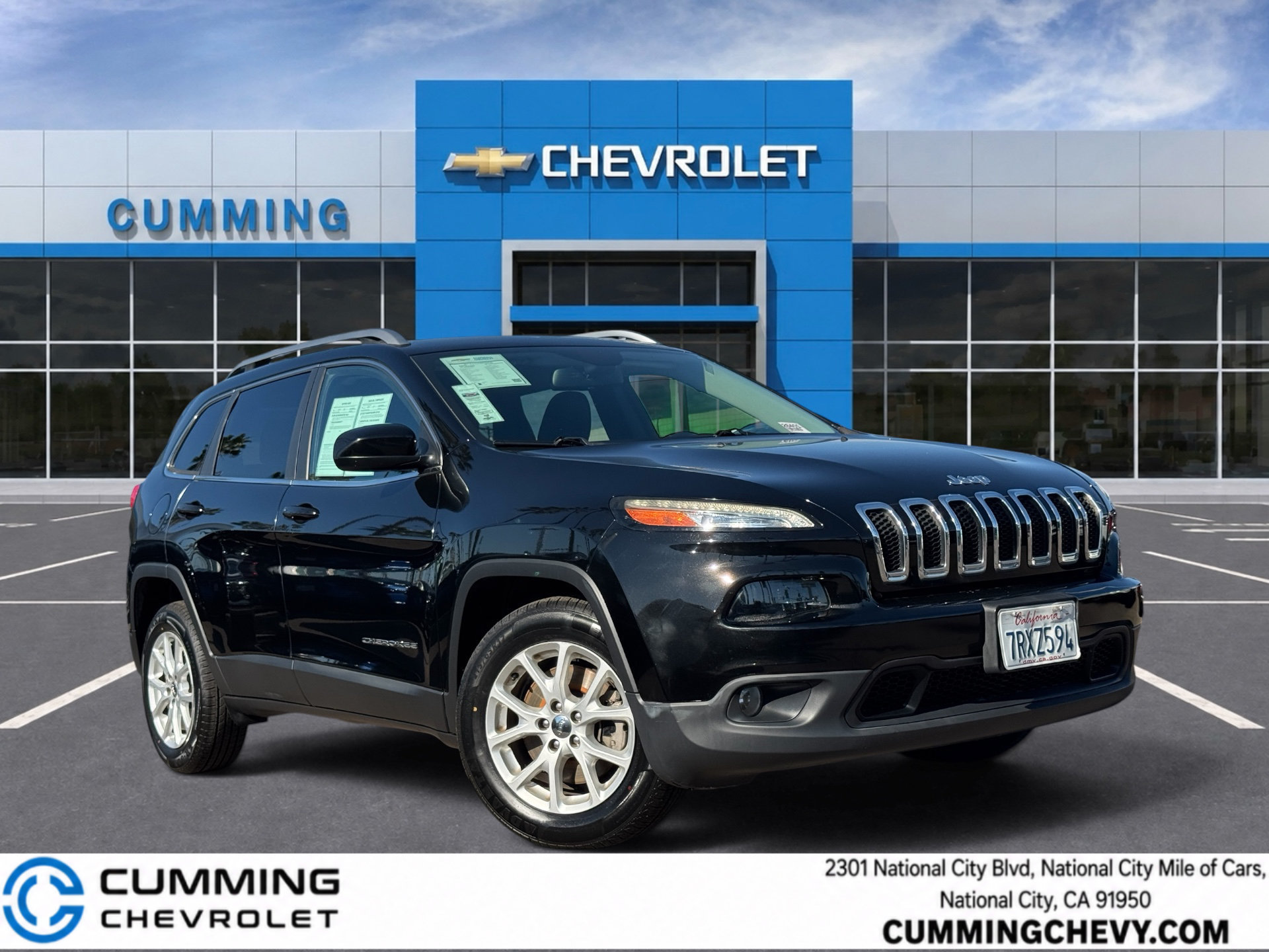 Used 2017 Jeep Cherokee Latitude FWD image 1