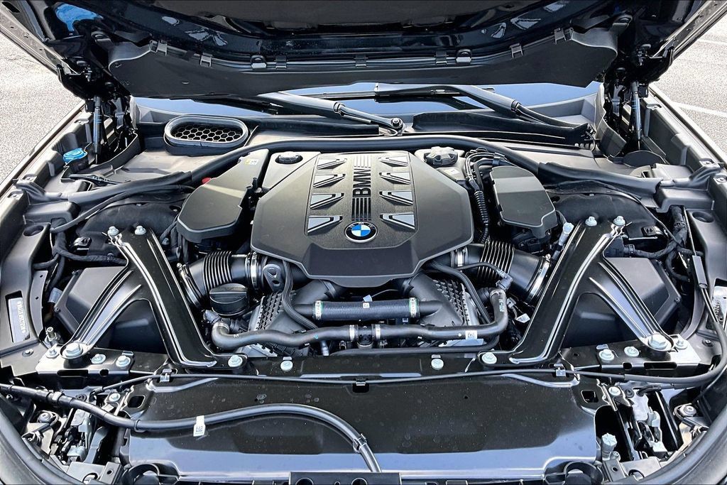 Used 2026 BMW 760i xDrive w/ Executive Package AWD/4WD image 31