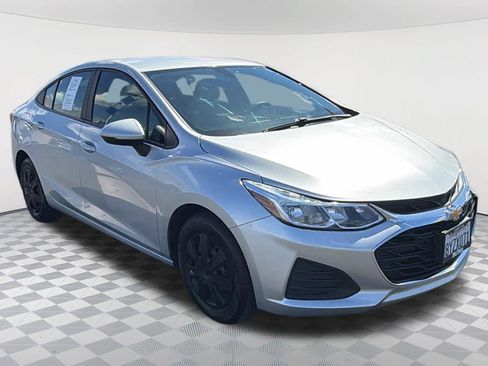 Used 2019 Chevrolet Cruze LS w/ LS Fleet Convenience Package FWD image 3