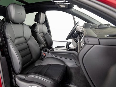 New 2026 Porsche Macan GTS image 34