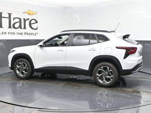 Used 2025 Chevrolet Trax LT w/ LT Convenience Package FWD image 30