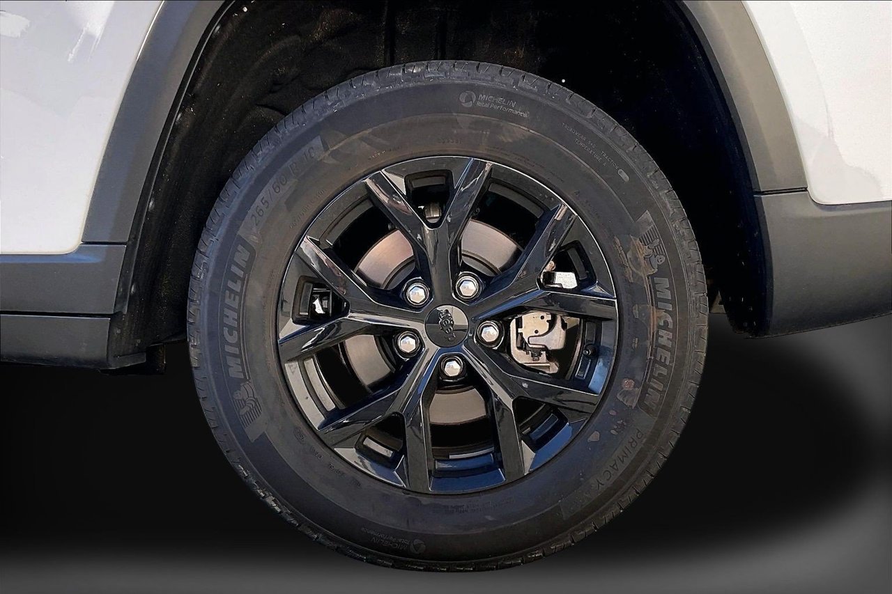 Used 2024 Jeep Grand Cherokee Altitude AWD/4WD image 34
