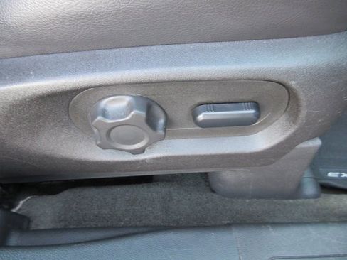 Used 2015 Ford Explorer XLT w/ Equipment Group 202A image 29