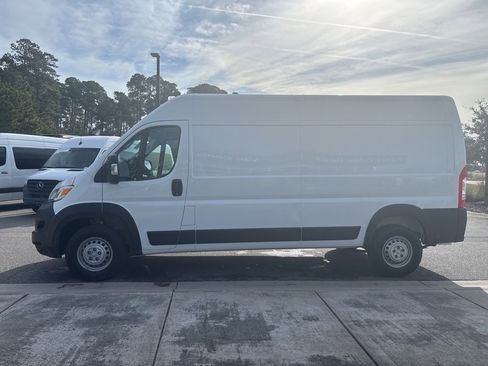 Used 2025 RAM ProMaster 2500 w/ Convenience Group image 8