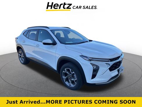 Used 2025 Chevrolet Trax LT FWD image 1