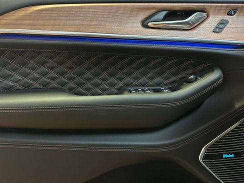 New 2026 Jeep Grand Cherokee Summit image 10