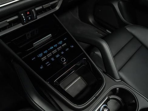 Certified 2026 Porsche Cayenne AWD/4WD image 25