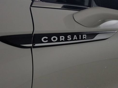 Used 2025 Lincoln Corsair Reserve FWD image 6