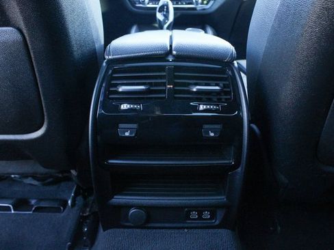 Used 2021 BMW M550i xDrive image 36