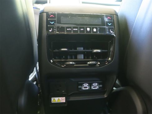 New 2023 Jeep Grand Cherokee Overland w/ Luxury Tech Group IV image 27