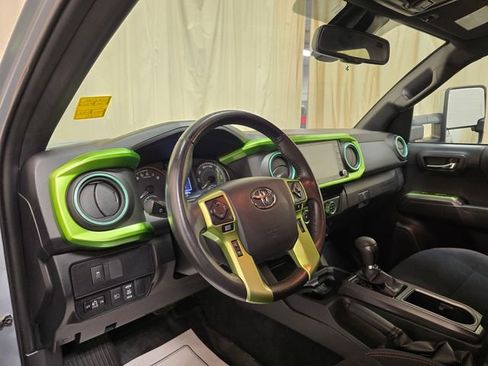 Used 2020 Toyota Tacoma TRD Off-Road image 14
