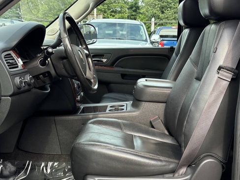 Used 2013 Chevrolet Tahoe LT w/ Luxury Package AWD/4WD image 12