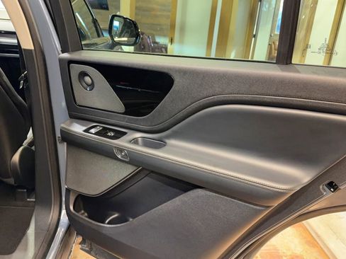 Used 2025 Lincoln Aviator AWD image 20