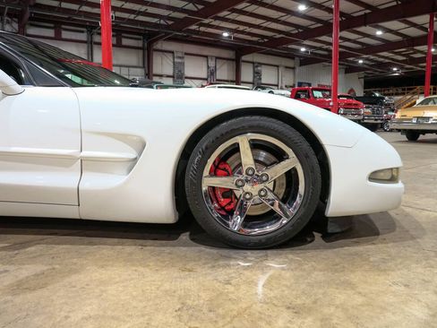 Used 1998 Chevrolet Corvette Coupe w/ Memory Pkg RWD image 11
