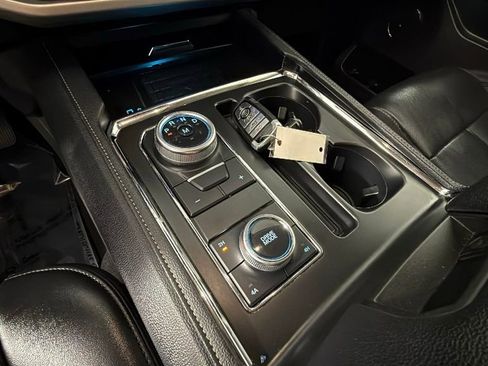 Used 2024 Ford Expedition Max XLT image 23