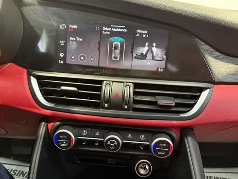 Used 2021 Alfa Romeo Giulia Sprint w/ Sun & Sound Package image 31