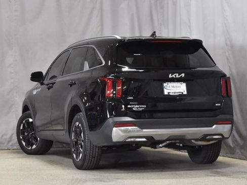 Used 2024 Kia Sorento S image 7