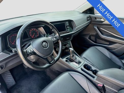 Used 2019 Volkswagen Jetta SE w/ Cold Weather Package FWD image 9