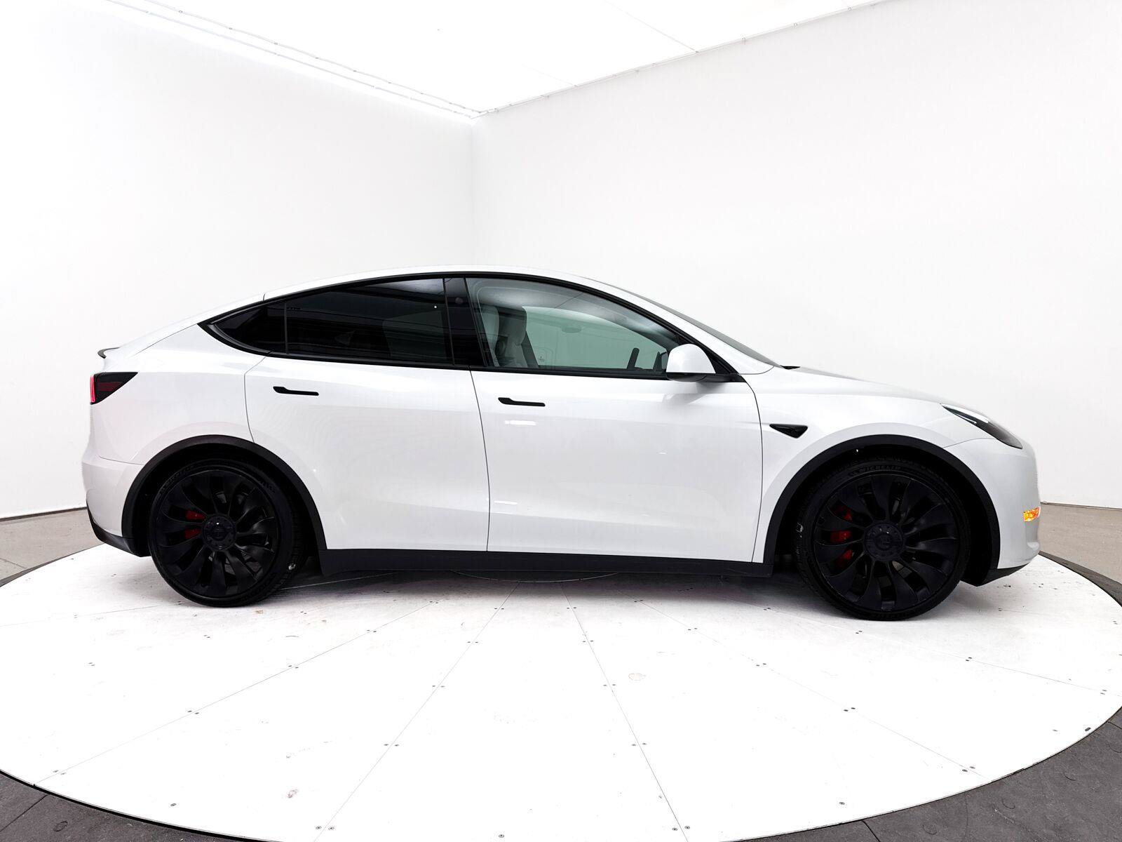 Used 2023 Tesla Model Y Performance AWD/4WD image 40