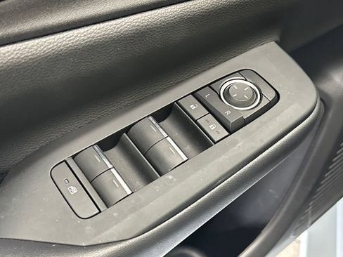 Used 2025 Toyota Prius Plug-In Hybrid FWD image 14