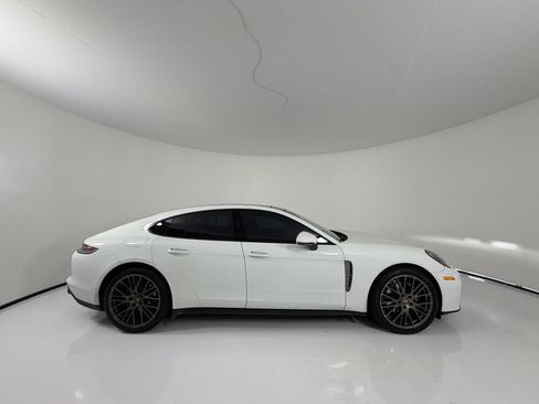 Used 2022 Porsche Panamera image 8