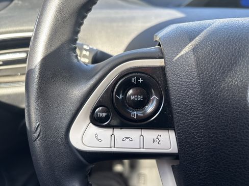 Used 2018 Toyota Prius Prime Premium image 19