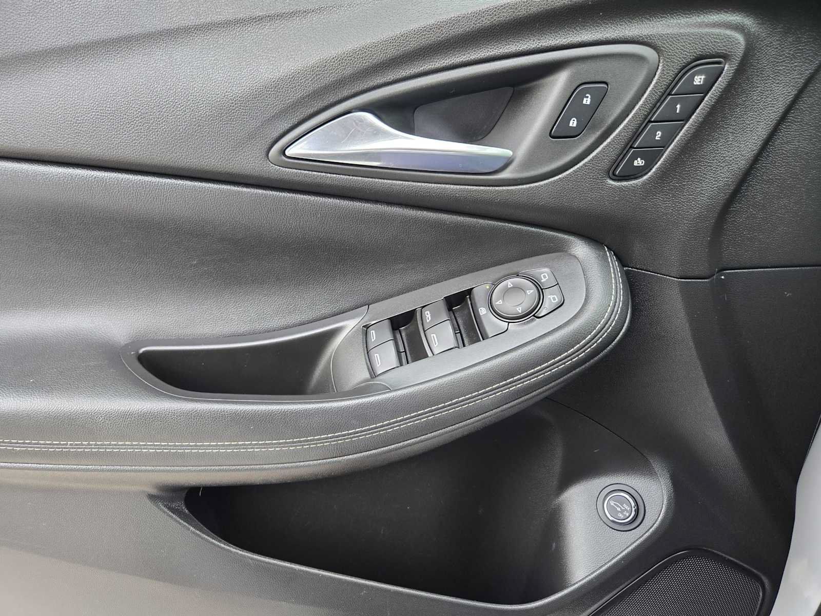 Certified 2022 Buick Encore GX Essence w/ Experience Buick Package FWD image 21