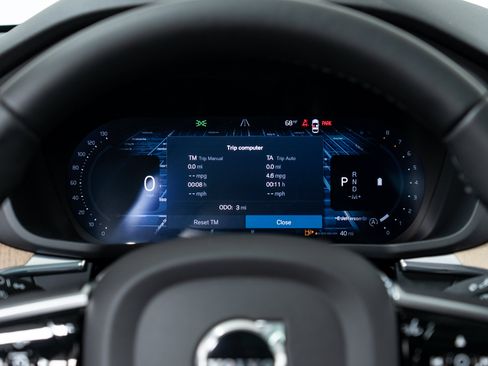 New 2026 Volvo XC60 B5 Plus w/ Climate Package AWD/4WD image 18