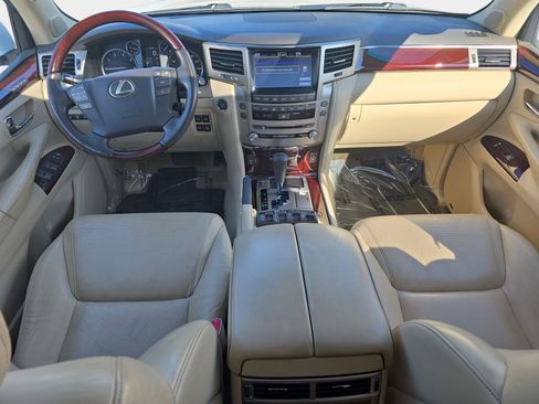 Used 2015 Lexus LX 570 4WD w/ Luxury Package image 9