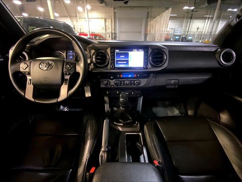 Used 2020 Toyota Tacoma TRD Sport image 15