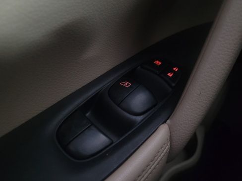 Used 2018 Nissan Rogue SV FWD image 27