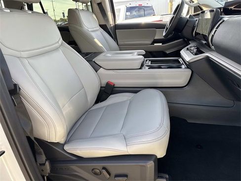 New 2025 Ford Expedition Active image 11