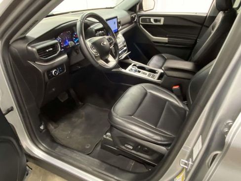 Used 2023 Ford Explorer XLT image 11