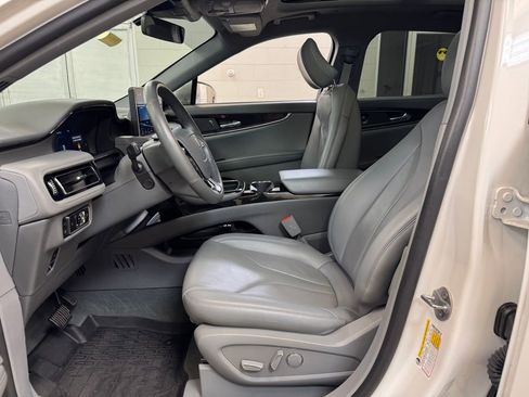Used 2023 Lincoln Nautilus Reserve AWD/4WD image 12