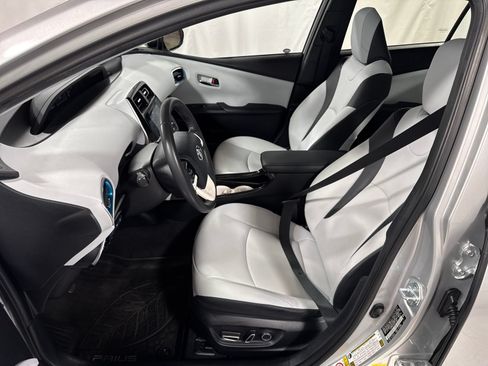 Used 2016 Toyota Prius FWD image 5