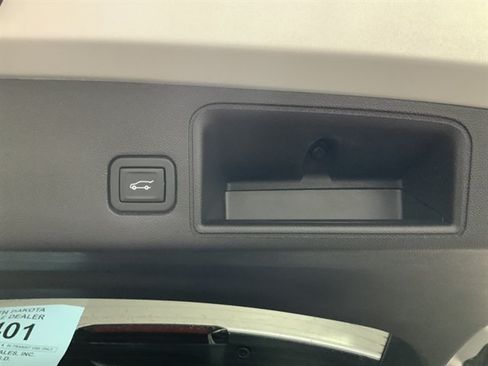 Used 2020 GMC Terrain SLT w/ Preferred Package AWD/4WD image 8
