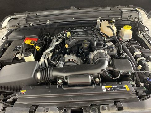 Used 2023 Jeep Gladiator Overland w/ LED Lighting Group image 10