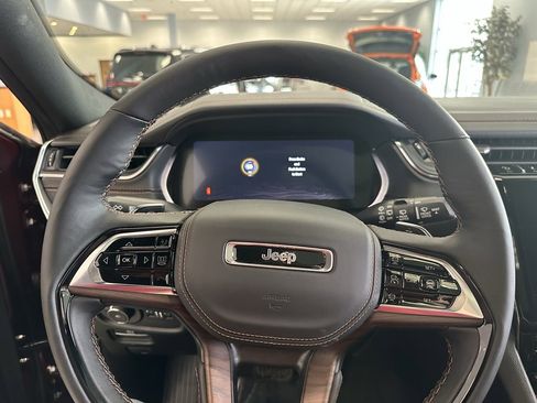 New 2025 Jeep Grand Cherokee Summit w/ Luxury Tech Group V image 23