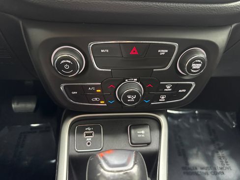 Used 2020 Jeep Compass Latitude w/ Popular Equipment Group FWD image 25
