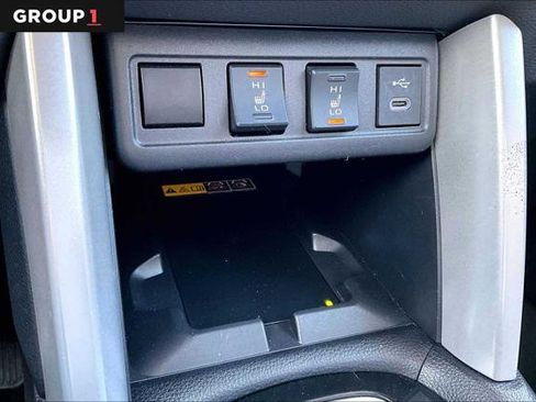 Certified 2025 Toyota Corolla Cross XLE image 33