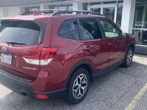 Used 2019 Subaru Forester Premium AWD/4WD image 3